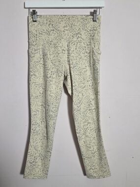 Athleta Salutation Stash Pocket II Capri ST Small Tall Cream Animal Print